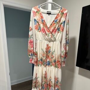 VICI long sleeve floral tiered dress
Worn once